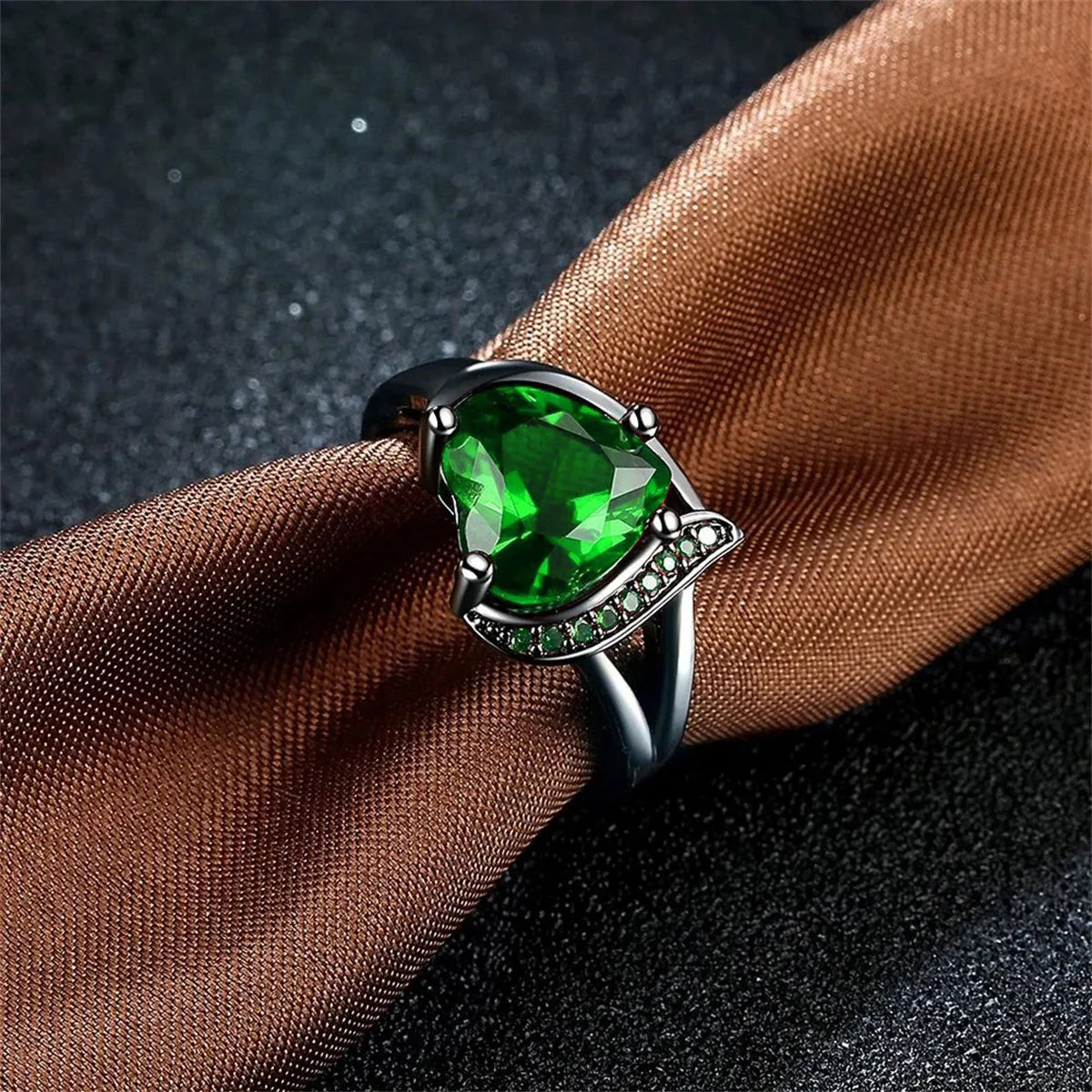 Emerald Promise Ring (Tungsten)